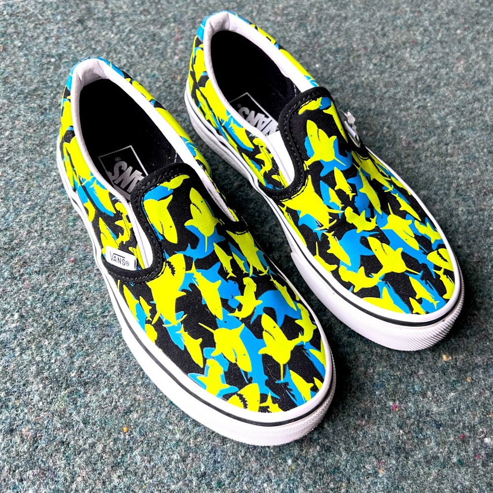 Vans slip ons - Glow in the dark sharks